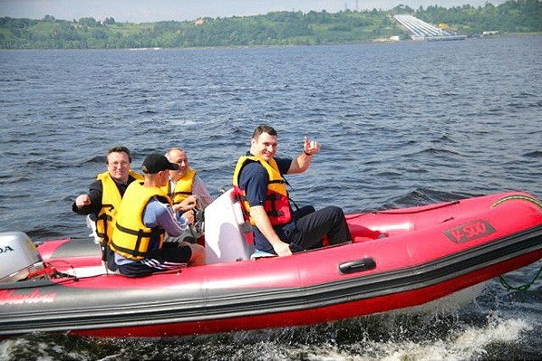 Лодка надувная моторная с жестким дном Adventure RIB Vesta V-500